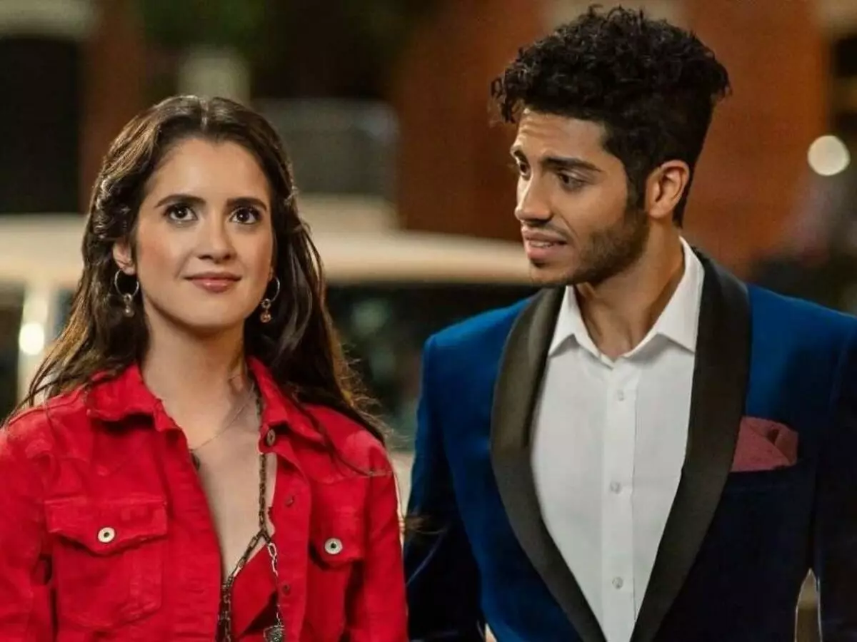 Cabeleireira de Nova York assume papel inesquecível em romance da Netflix